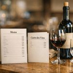 découvrez les obligations légales concernant l'affichage des prix au restaurant, incluant les règles pour les menus et la carte des vins, afin de respecter la réglementation en vigueur.